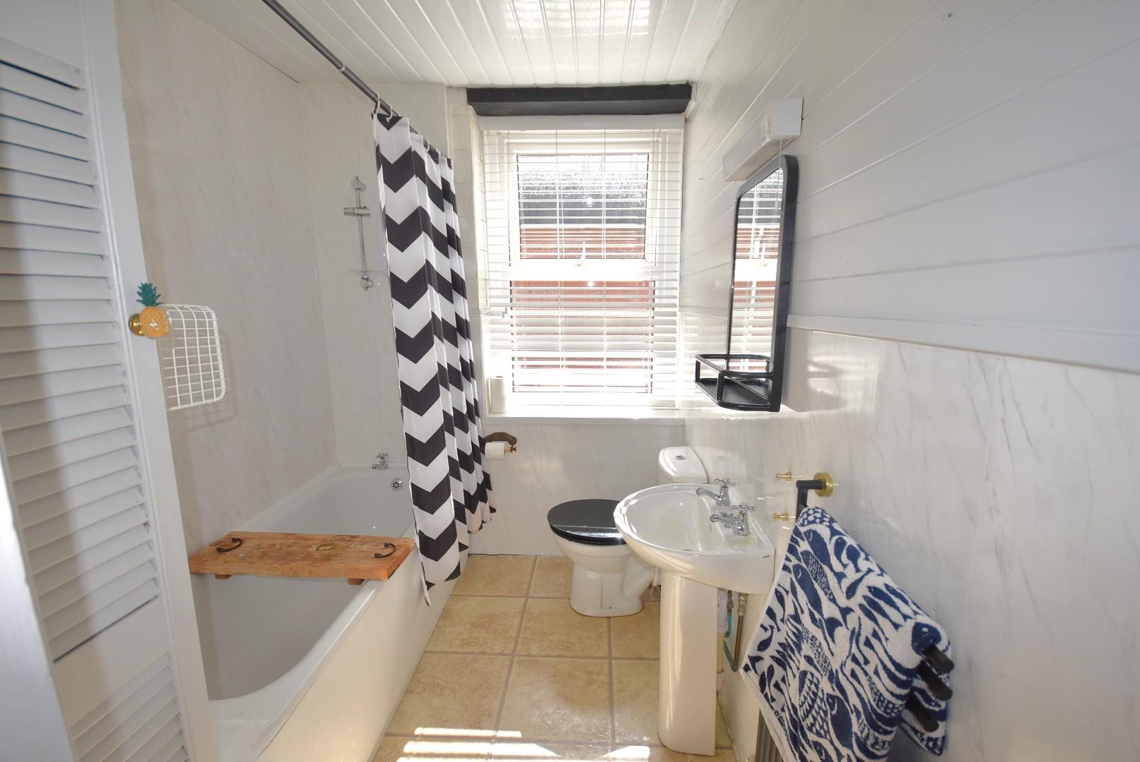 Second Floor Flat 27, Plymouth Road, Penarth, Vale Of Glamorgan, CF64 3DA